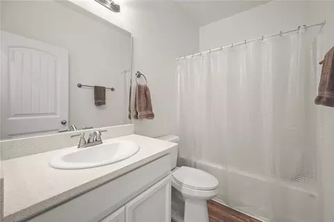 Bath - 2124 John Wayne Dr, Kingman, AZ 86409 photo 2 of 2