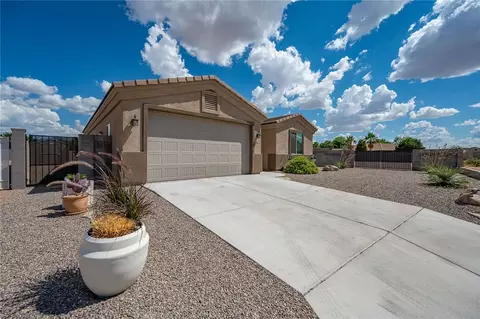 Exterior - 2124 John Wayne Dr, Kingman, AZ 86409 photo 2 of 23
