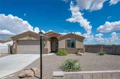 Exterior - 2124 John Wayne Dr, Kingman, AZ 86409 photo 1 of 23