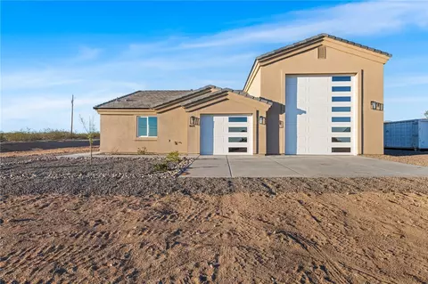 4670 W Chino Dr, Golden Valley, AZ 86413