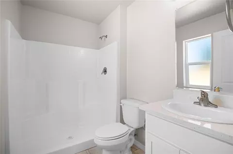 Bath - 2945 E Thompson Ave, Kingman, AZ 86409 photo 2 of 2
