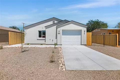 Exterior - 2945 E Thompson Ave, Kingman, AZ 86409 photo 4 of 8