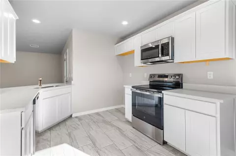 Kitchen - 3685 E Northern Ave, Kingman, AZ 86409 photo 1 of 2