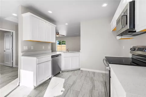 Kitchen - 3685 E Northern Ave, Kingman, AZ 86409 photo 2 of 2