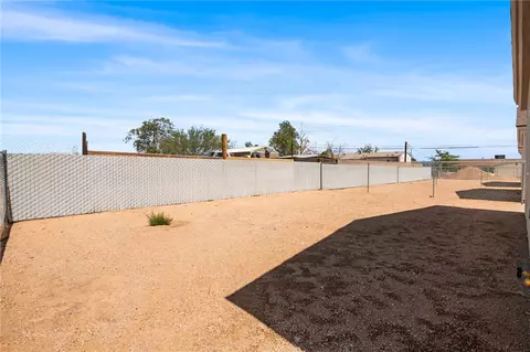 Exterior - 875 E Beverly Ave, Kingman, AZ 86409 photo 6 of 7