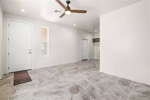 Entry Way - 875 E Beverly Ave, Kingman, AZ 86409 photo 2 of 2