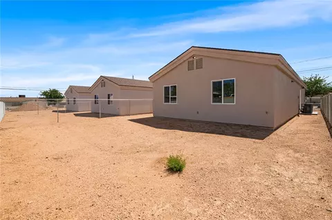 Exterior - 875 E Beverly Ave, Kingman, AZ 86409 photo 5 of 7