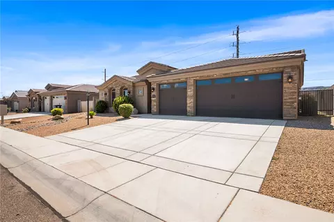 Exterior - 1968 John Wayne Dr, Kingman, AZ 86409 photo 3 of 8