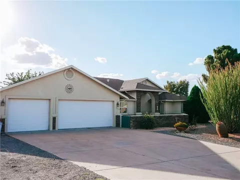 Exterior - 2575 Triangle S St, Kingman, AZ 86401 photo 2 of 9