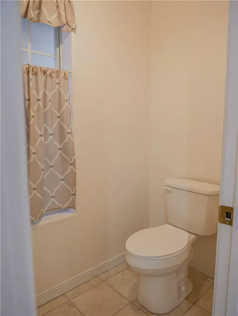 Bath - 2575 Triangle S St, Kingman, AZ 86401 photo 4 of 6