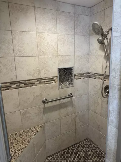 Bath - 2575 Triangle S St, Kingman, AZ 86401 photo 3 of 6