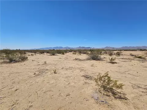 00000 S Stewart Mountain Rd, Golden Valley, AZ 86413