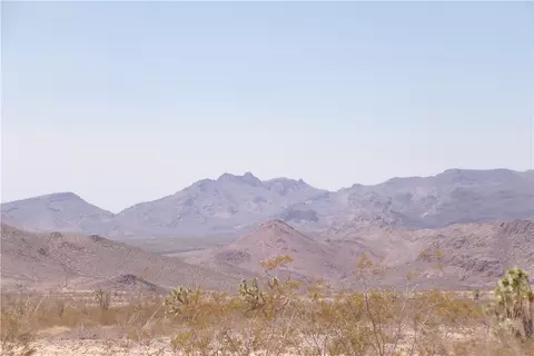 lot8 W E2 W Santa Fe Ranch Rd, Yucca, AZ 86438