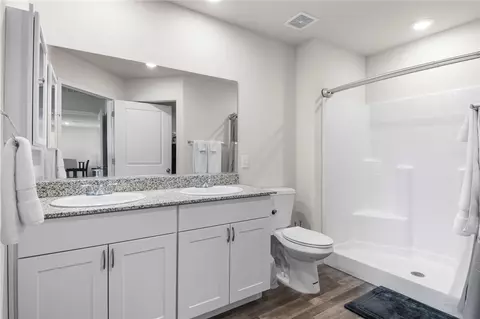 Bath - 3397 E Ames Ave, Kingman, AZ 86409 photo 1 of 2