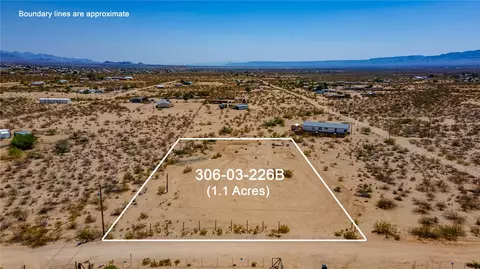 4600 W Burro Dr, Golden Valley, AZ 86413