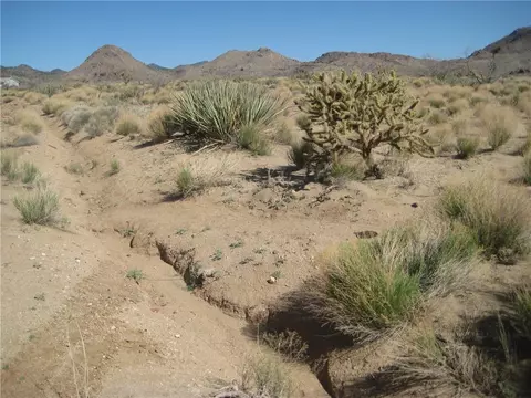 000 Redwing Canyon Rd, Kingman, AZ 86409