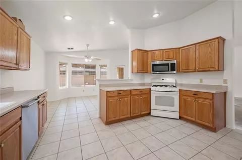 Kitchen - 3900 E Lass Ave, Kingman, AZ 86409 photo 2 of 5