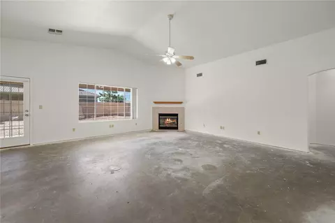 Living - 3900 E Lass Ave, Kingman, AZ 86409 photo 2 of 4