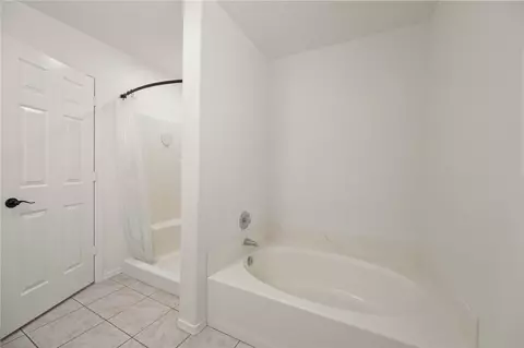 Bath - 3900 E Lass Ave, Kingman, AZ 86409 photo 2 of 4