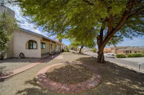 808 Park Crest Dr, Bullhead City, AZ 86429