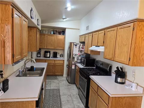 Kitchen - 3757 E Lass Ave, Kingman, AZ 86409 photo 1 of 4