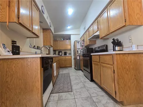 Kitchen - 3757 E Lass Ave, Kingman, AZ 86409 photo 2 of 4