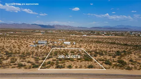 3896 N Laguna Rd, Golden Valley, AZ 86413