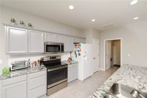 Kitchen - 5432 Roadrunner Ave, Kingman, AZ 86409 photo 2 of 3