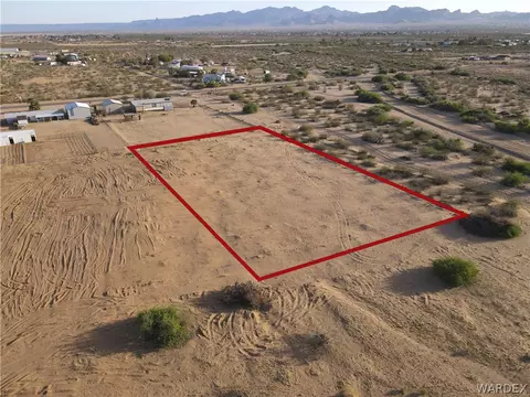 306-45 W 016s W Claim Dr, Golden Valley, AZ 86413