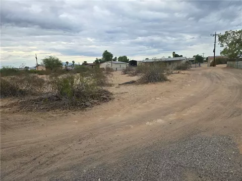 5378 E Gila Pl, Topock, AZ 86436