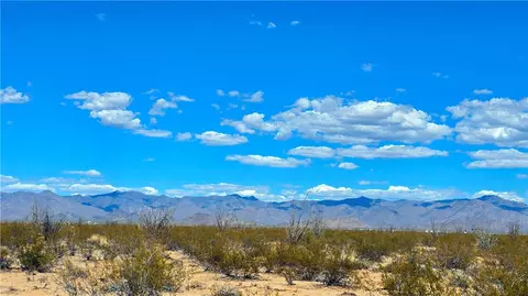 3135 W Desert Candle Dr, Yucca, AZ 86438