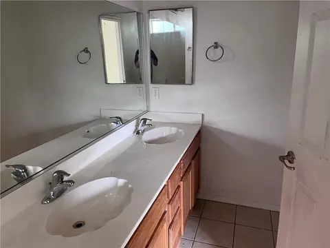 Bath - 3349 E Ames Ave, Kingman, AZ 86409 photo 3 of 3