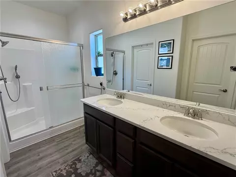 Bath - 2842 E Colina Vis, Kingman, AZ 86409 photo 1 of 5