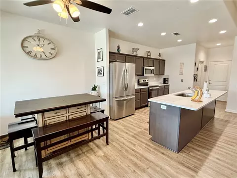 Kitchen - 2842 E Colina Vis, Kingman, AZ 86409 photo 1 of 5