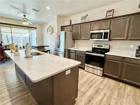 Kitchen - 2842 E Colina Vis, Kingman, AZ 86409 photo 2 of 5