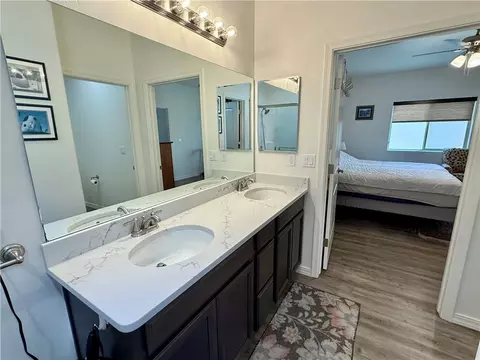 Bath - 2842 E Colina Vis, Kingman, AZ 86409 photo 3 of 5