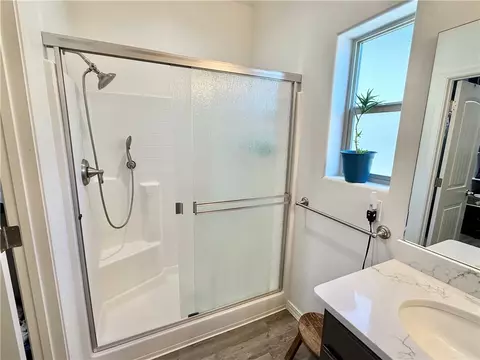 Bath - 2842 E Colina Vis, Kingman, AZ 86409 photo 2 of 5