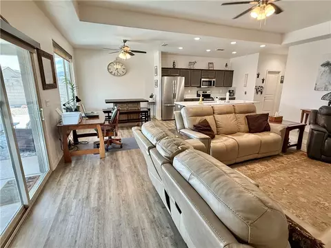 Living - 2842 E Colina Vis, Kingman, AZ 86409 photo 2 of 2
