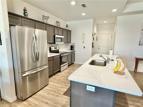 Kitchen - 2842 E Colina Vis, Kingman, AZ 86409 photo 3 of 5