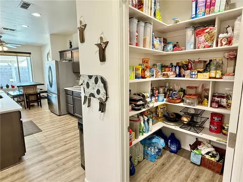 Kitchen - 2842 E Colina Vis, Kingman, AZ 86409 photo 4 of 5