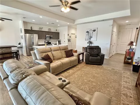 Living - 2842 E Colina Vis, Kingman, AZ 86409 photo 1 of 2