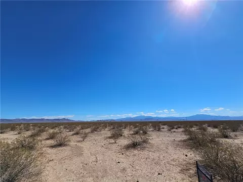 3916 S Pinion Rd, Golden Valley, AZ 86413