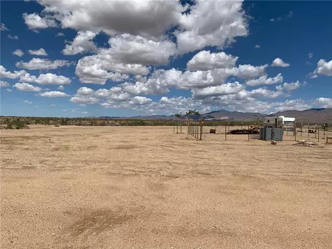 3981 N Arivaca Rd, Golden Valley, AZ 86413