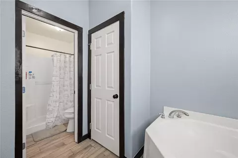Bath - 3960 E Ames Ave, Kingman, AZ 86409 photo 3 of 4