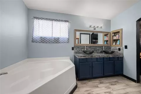 Bath - 3960 E Ames Ave, Kingman, AZ 86409 photo 2 of 4