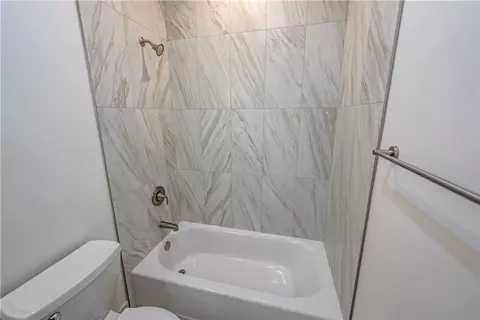 Bath - 2485 E Devlin Ave, Kingman, AZ 86409 photo 3 of 3