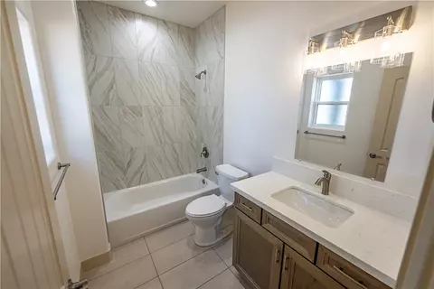Bath - 2485 E Devlin Ave, Kingman, AZ 86409 photo 1 of 3