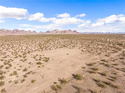 4097 Topaz Rd, Golden Valley, AZ 86413