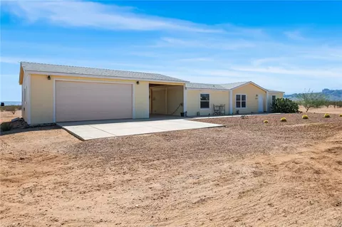 5614 W Bolsa Dr, Golden Valley, AZ 86413
