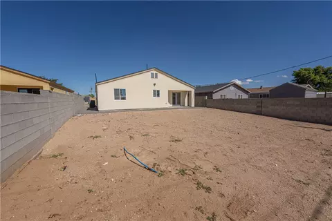 Exterior - 1180 E Carver Ave, Kingman, AZ 86409 photo 5 of 7